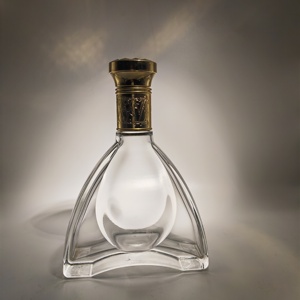 Vente directe d'usine, bouteilles en verre cristallin de 750 ml avec bouchon en liège pour gin/rhum/<span class=keywords><strong>tequila</strong></span>/whisky, logo personnalisé, couleur personnalisée, fabrication chinoise, meilleure qualité - Product Image 4