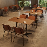 Tables et chaises de restaurant de style antique ; ce mobilier de salle à manger convient aux bars et aux cafés