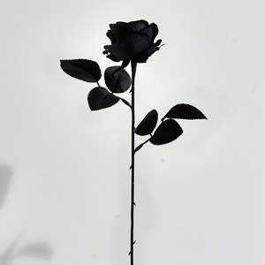 Rose noire artificielle Greenway à tige unique, accessoire de photographie gothique, fleur décorative - Product Image 1