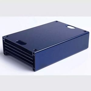 Boîtier d'extrusion en aluminium anodisé bleu sur mesure, usiné avec précision par CNC, avec trous pré-perforés pour l'électronique - Product Image 4