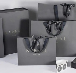 Tùy chỉnh giấy đóng gói nóng bán nhanh lô hàng giấy lớn và nhỏ kích thước Tote Túi cho cửa hàng, nghệ thuật Thiết kế phông chữ màu đen sang trọng túi giấy - Product Image 2