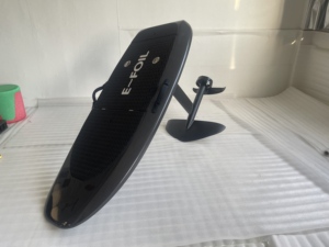 Tabla de Surf Hydrofoil de Fibra de Carbono de 8KW, Velocidad de 45km/h, Batería de 58Ah, Control Remoto para Deportes Acuáticos en Océano y Lago - Product Image 4