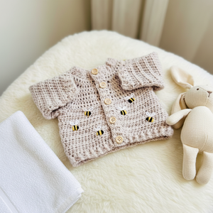 Cardigan per Bambine con Ape Ricamata a Mano, Maglione Traforato ODM per Bambini con Fodera in Cotone - Product Image 2
