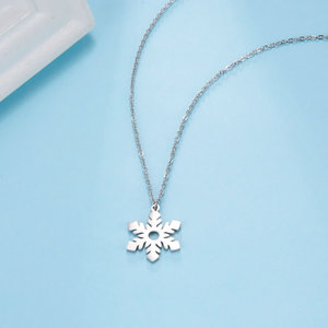 Collier avec pendentif en acier inoxydable avec des flocons de neige Frozen <span class=keywords><strong>Elsa</strong></span> pour femmes, filles, enfants, cadeaux de Noël, vente en gros - Product Image 2