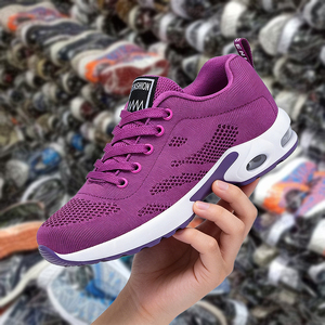 Liquidation de stock : Sandales pour femmes, baskets pour hommes et enfants, et lots de chaussures de basketball de marque, origine Chine - Product Image 4