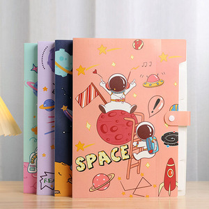 Lot de classeurs A4 mignons à fermeture à pression, en plastique robuste, organiseur accordéon à 6 poches avec motif astronaute et vaisseau spatial - Product Image 5