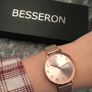 Reloj de Moda para Mujer con Correa de Cuero y Acero Inoxidable, Logotipo Personalizado, Cristal, 36 mm, Números Arábigos, Dorado, Movimiento de Cuarzo Japonés, Resistente al Agua - Product Image 3