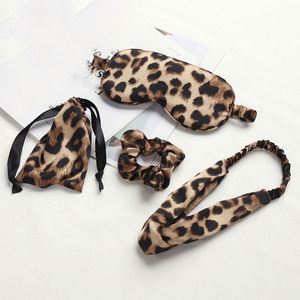 Masque de sommeil en satin imprimé bloquant la lumière avec pochette en soie de mûrier de qualité supérieure pour le sommeil, la sieste et les voyages en avion - Product Image 1