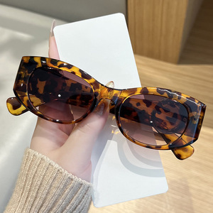 Nuevas <span class=keywords><strong>Gafas</strong></span> <span class=keywords><strong>de</strong></span> Sol <span class=keywords><strong>de</strong></span> Moda Vintage Clásicas con Estampado <span class=keywords><strong>de</strong></span> <span class=keywords><strong>Leopardo</strong></span> Dorado para Mujer y Hombre, Marca <span class=keywords><strong>de</strong></span> Lujo, Diseño Punk, <span class=keywords><strong>Gafas</strong></span> <span class=keywords><strong>de</strong></span> Sol Populares con Protección UV400 - Product Image 5