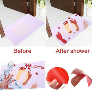 Alfombrillas de Baño Modernas a Rayas al por Mayor, Diseño 'Bloodys' de Halloween, se Vuelven Rojas al Mojarse, Alfombra de Baño que Cambia de Color con la Sangre - Product Image 5