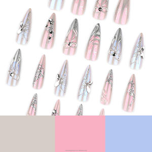 أظافر صناعية طويلة مدببة باللون الوردي والأرجواني مع فيونكة وطباعة فضية ساخنة - Product Image 5