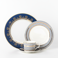 Service de table de luxe en porcelaine fine, style européen, avec incrustations dorées, assiettes à steak et soucoupes en céramique émaillée