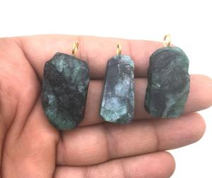 3 pièces émeraude verte naturelle non traitée pierre précieuse brute 92.5 argent Sterling or poli pendentif charme vente en gros - Product Image 5