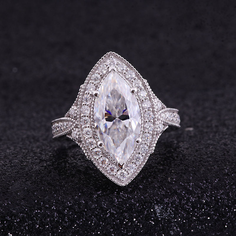 Anillo de diamantes moissanita de oro macizo de 18 quilates