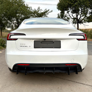 สปอยเลอร์หลัง Tesla Model 3 สีดำเงา แบบ Ducktail พร้อมดิฟฟิวเซอร์กันชน รุ่นปี 2023+ Facelift - Product Image 2
