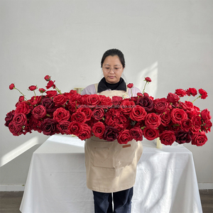 Chemin de table en fausse soie artificielle rose rouge fait main sur mesure pour la décoration de mariage, de la rentrée scolaire et d'autres événements - Product Image 1