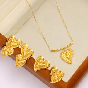 Pendientes Impermeables de Acero Inoxidable, Chapados en Oro, con Forma de Corazón, Hipoalergénicos, Pulidos, a la Moda para Mujer, Uso Diario, San Valentín - Product Image 1