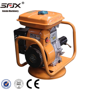 Vibrateur de béton à moteur externe 5 CV à essence, châssis orange avec poignée - Product Image 2