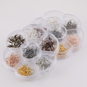 Ganchos de Metal Multicolor para Pendientes, en Caja, Accesorios para Hacer Joyería DIY, 7 Colores, Estilo Simple - Product Image 3