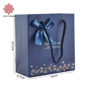 Bolsa de Papel Kraft Ecológica de Lujo Personalizada de Baoren Die Cut, con Asa de Cinta, Color Rojo Oscuro y Azul Marino, para Joyería y Ropa - Product Image 3