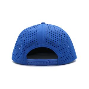 Casquette de baseball personnalisée à 7 panneaux en caoutchouc PVC avec logo, imperméable, perforée au laser, haute qualité, à visière plate - Product Image 4