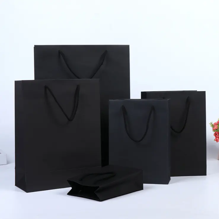 गर्म बेच कस्टम प्रिंट काले पेपर बैग कस्टम लोगो गहने पैकेजिंग पेपर बैग