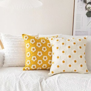 Housse de coussin brodée style Ins, motif petite marguerite carrée, pour dossier de canapé de salon, coussin lombaire, coussin de chevet de chambre - Product Image 2