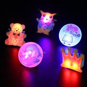 เข็มกลัดอะคริลิคหลากสีเปลี่ยนโลโก้ได้ตามต้องการ - Product Image 3