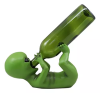 Support de Bouteille de Vin en Résine Alien Extraterrestre OVNI Colonie Spatiale Verte, Figurine Alien Personnalisée, Vente en Gros