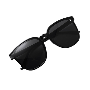 Lunettes de soleil GM pour femme, style senior, petites, trois points, noires, tendance street style, TikTok, avec grande monture, vente en gros - Product Image 1