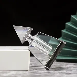 Bottiglia di olio di vetro riutilizzabile vuota vuota di cristallo della bottiglia di olio del profumo di Essentiall della piramide di nuovo arrivo per la decorazione di arte