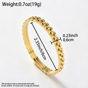 Brazalete Geométrico Unisex de Acero Inoxidable Chapado en Oro de 18K, Diseño Minimalista de Lujo, Texturizado, Venta al Por Mayor, Diseño Exclusivo - Product Image 6