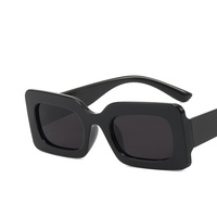 Lunettes de soleil populaires à prix abordable, avec logo personnalisé, pour femme, petit rectangle, dégradé, protection UV400, couleurs multicolores, style Hip Hop Punk