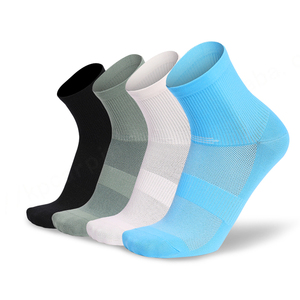 Calcetines para correr de diseño personalizado, calcetines de compresión lisos profesionales transpirables, calcetines deportivos con logotipo personalizado para hombre azul - Product Image 3