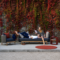 Ensemble de mobilier de jardin moderne en teck pour terrasse, résistant à l'eau et aux UV, avec tissage en rotin, idéal pour villa et salle à manger
