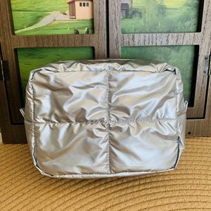 Sacs de maquillage de grande capacité sac cosmétique en nylon métallique sacs de rangement cosmétiques matelassés portables pour femmes hommes en plein air - Product Image 1