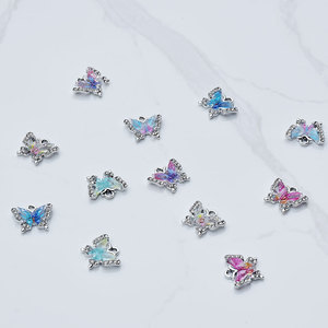 Breloques en alliage papillon colorées avec incrustation de diamants pour la fabrication de bijoux DIY, pendentifs de mode pour femmes, accessoire cadeau - Product Image 1