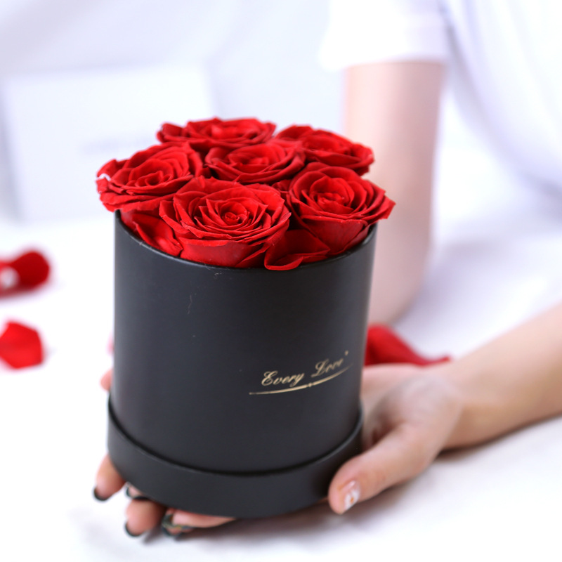 Rose rouge + boîte noire