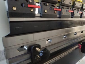 Sistema Deem DA66T de alta eficiencia, 3200-160T, cnc, freno de prensa con bloque de dedo motorizado - Product Image 2