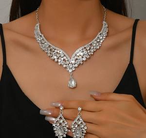 Service de chaîne d'approvisionnement en gros : Colliers de mode pour femmes, accessoires pour filles et femmes de Yiwu, sourcing en Chine - Product Image 1