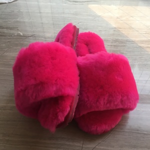 Pantuflas de Piel de Oveja Muy Bonitas, Nuk Nuk - Product Image 4