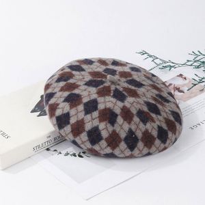 Boina de lana a cuadros de invierno estilo boutique al por mayor para mujer, gorro de punto vintage de pintor a la moda para niñas - Product Image 6