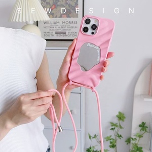 Nouvelle arrivée : Coque de télé<span class=keywords><strong>phone</strong></span> souple en TPU effet vaguelette avec miroir brillant pour iPhone 16 Pro - Product Image 3