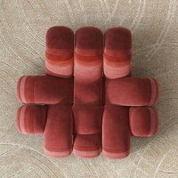 Fauteuil individuel moderne en velours moelleux à géométrie irrégulière unique, chaise d'appoint design artistique pour salon, extérieur, appartement, villa