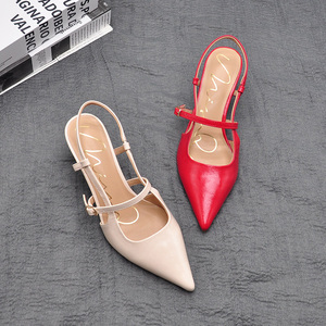 Décolleté <span class=keywords><strong>con</strong></span> tacco a spillo in raso rosso per donna <span class=keywords><strong>tacchi</strong></span> a punta <span class=keywords><strong>con</strong></span> tracolla a croce scarpe eleganti per feste nuziali estive - Product Image 1
