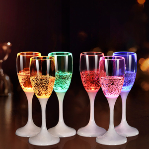 Bicchieri da Vino LED Trasparenti da 200ml, Attivati dal Liquido, con Luce Lampeggiante per Matrimoni e Champagne - Product Image 6