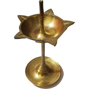 Lampe à huile miniature en laiton doré à 5 faces PARIJAT HANDICRAFT, 4 pouces, fabriquée à la main pour la Pooja, Diwali, Aarti, décoration intérieure et religieuse - Product Image 1