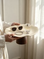 Bandeja de Cerâmica com Borda Ondulada e Pedestal de Madeira Sólida, Bandeja Elevada para Chaves, Joias, Perfume e Decoração de Cômoda