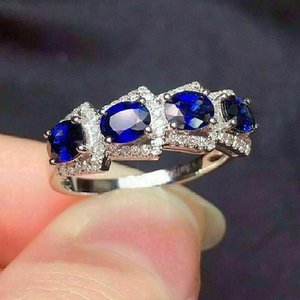 Anello con pietra blu intenso per donna, gioiello da dito vintage elegante e scintillante, accessorio di moda per tutti i giorni e per feste - Product Image 1