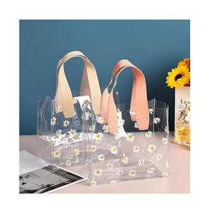Petit sac fourre-tout en PVC transparent avec des marguerites fraîches Bonbons de mariage et cadeau d'anniversaire Compagnon Spot Petit sac cadeau de mariage frais - Product Image 1